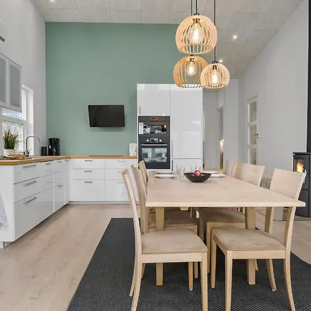 4 Bedroom In *