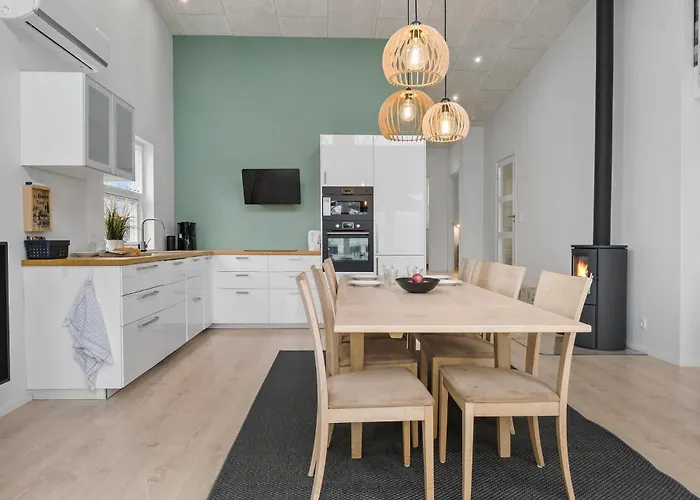 4 Bedroom In *